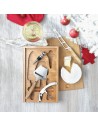 Set di formaggi con accessori per il vino
