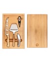 Set di formaggi con accessori per il vino